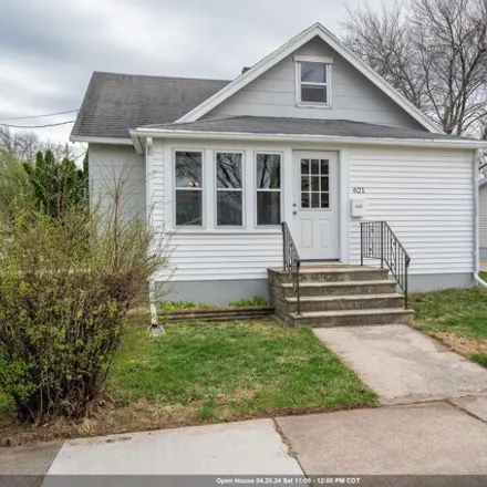 Buy this 2 bed house on 794 State Street in Menasha, WI 54952