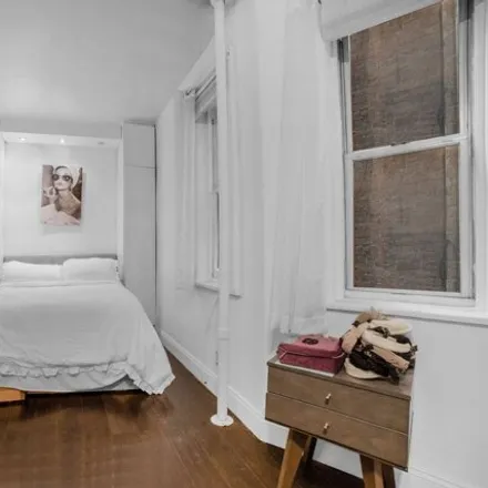 Image 6 - 317 East 73rd Street, New York, NY 10021, USA - Apartment for sale