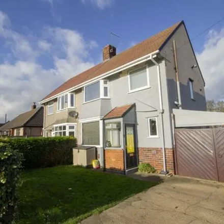 Buy this 3 bed duplex on Newbold Back Lane in Chesterfield, S40 4HE