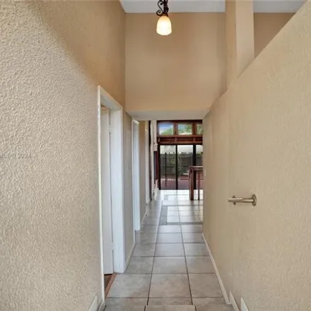 Image 7 - 10121 Woodbury Ct, Pembroke Pines, Florida, 33026 - House for sale