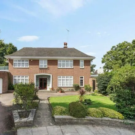 Buy this 6 bed house on 4 Winnington Close in London, N2 0TR