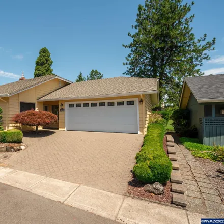 Buy this 3 bed house on 3218 Oakcrest Drive Northwest in Salem, OR 97304