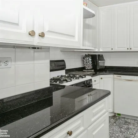 Image 6 - 110-11 QUEENS BLVD 15B in Forest Hills - Apartment for sale