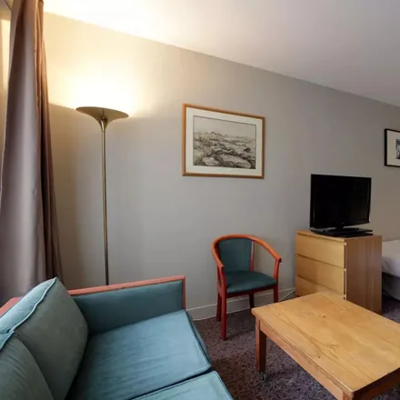 Image 2 - 32 Rue de Clichy, 75009 Paris, France - Apartment for rent