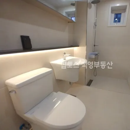 Rent this 1 bed apartment on 서울특별시 서초구 반포동 716-16