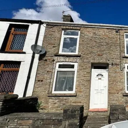 Rent this 3 bed townhouse on High Street in Bedlinog, CF46 6RP