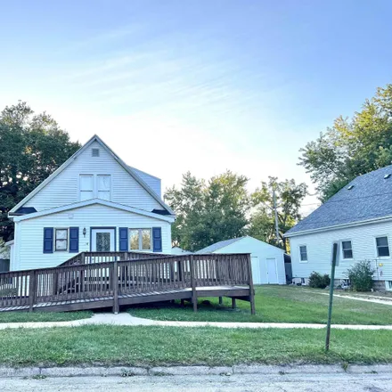 Buy this 3 bed house on 14 7th Avenue Northeast in Oelwein, IA 50662