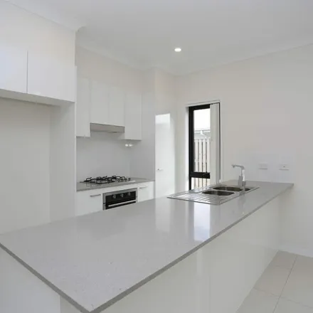 Image 2 - Eminence Way, Pimpama QLD 4209, Australia - Apartment for rent