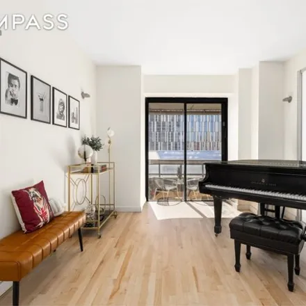 Image 6 - 530 East 76th Street, New York, NY 10021, USA - Condo for sale