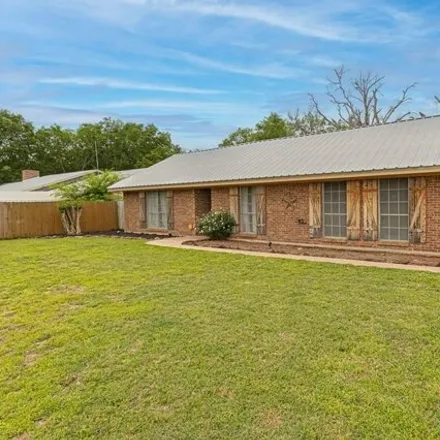 Buy this 3 bed house on 433 Davis Street in Fairfield, TX 75840