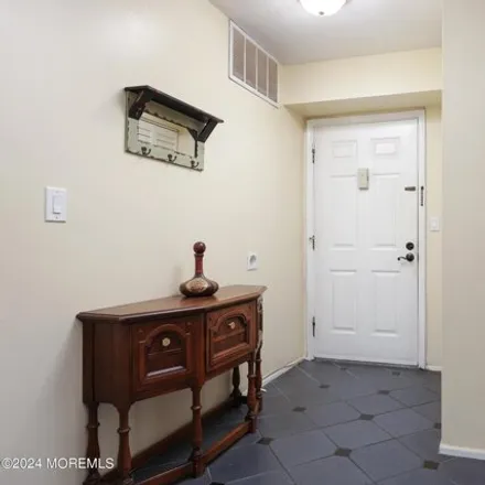 Image 3 - 806 Wellington Place, Aberdeen Township, NJ 07747, USA - Condo for sale