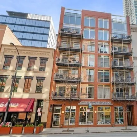 Rent this 3 bed condo on 433 North Wells Street in Chicago, IL 60654