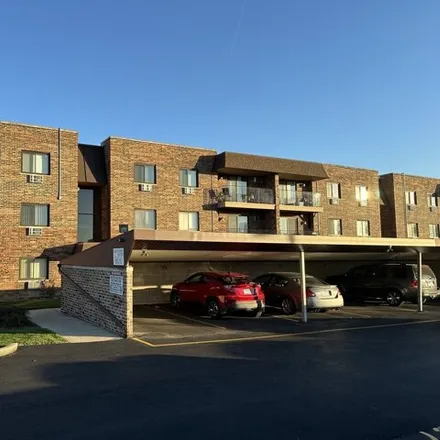 Rent this 2 bed condo on 3609 Central Rd Apt 302 in Glenview, Illinois