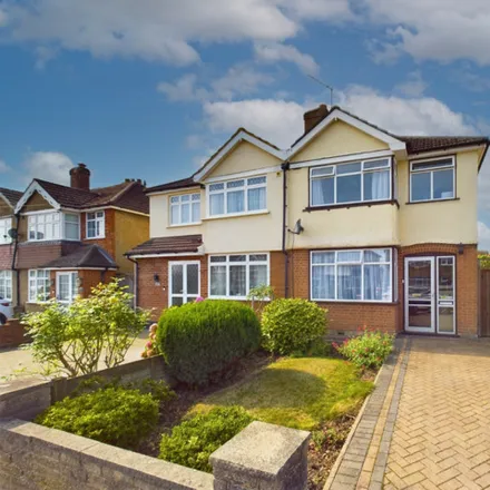 Buy this 3 bed duplex on Barton Way in Rickmansworth, WD3 3QA