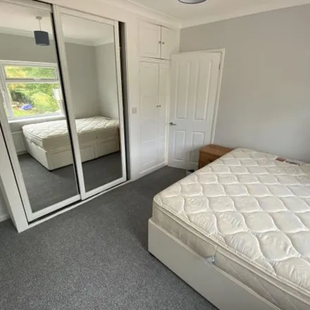Rent this 5 bed duplex on Fairway Close in Derby, DE22 2PD