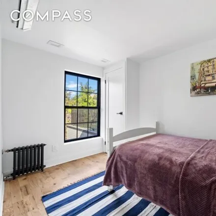 Image 9 - 65A Somers Street, New York, NY 11233, USA - Townhouse for sale