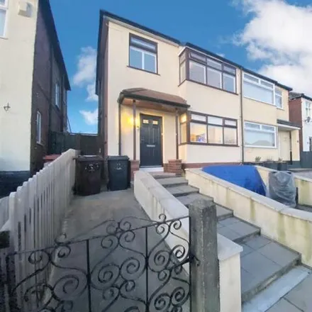 Buy this 3 bed duplex on Thingwall Lane in Knowsley, L14 5NS