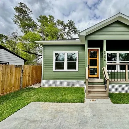 Rent this 3 bed house on 4937 Higgins Street in Houston, TX 77033