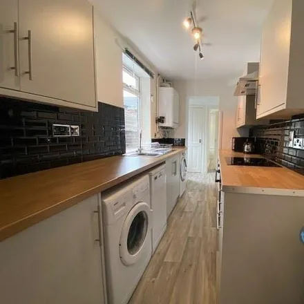 Image 3 - Guildford Street, Stoke, ST4 2EP, United Kingdom - Townhouse for rent