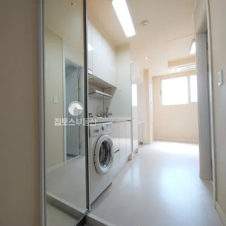 Rent this 1 bed apartment on 서울특별시 강동구 암사동 441-11