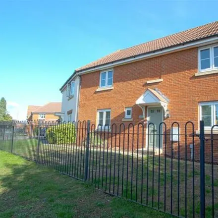 Buy this 3 bed house on Bell Close in Basildon, SS15 5NW