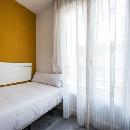 Rent this 1 bed room on Calle de las Hileras in 19, 28013 Madrid