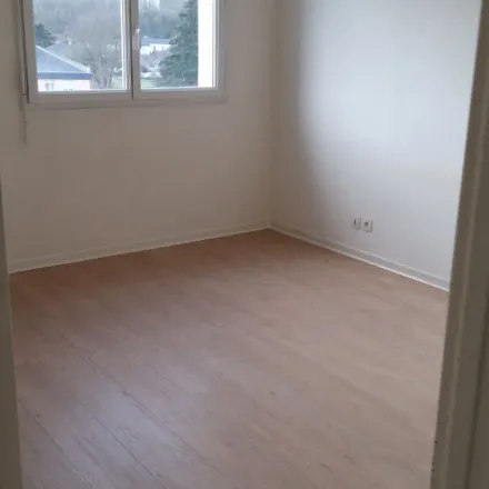 Rent this 2 bed apartment on 17 Rue de Pannette in 27000 Évreux, France