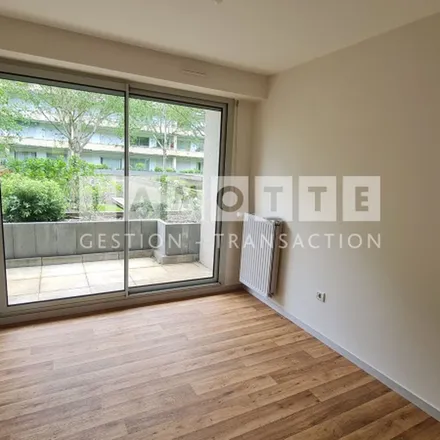 Rent this 2 bed apartment on Centre commercial Le Churchill in Rue de Bourgogne, 35043 Rennes