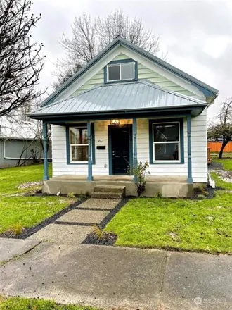 Buy this 3 bed house on 272 Southwest 2nd Street in Chehalis, WA 98532