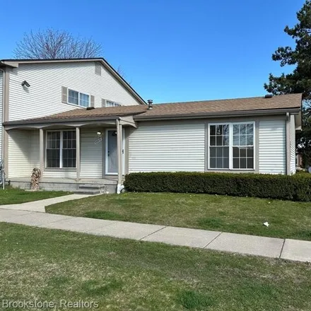 Image 2 - 35276 Terrybrook Drive, Sterling Heights, MI 48312, USA - Condo for sale