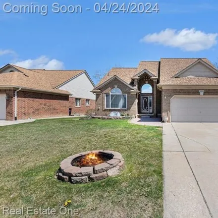 Image 1 - 33608 Lamparter Drive, Sterling Heights, MI 48310, USA - House for sale