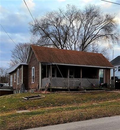 Rent this 3 bed house on 308 East Benton Street in Carrollton, MO 64633