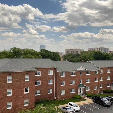 Rent this 2 bed apartment on The Sierra in 801 South Greenbrier Street, Arlington