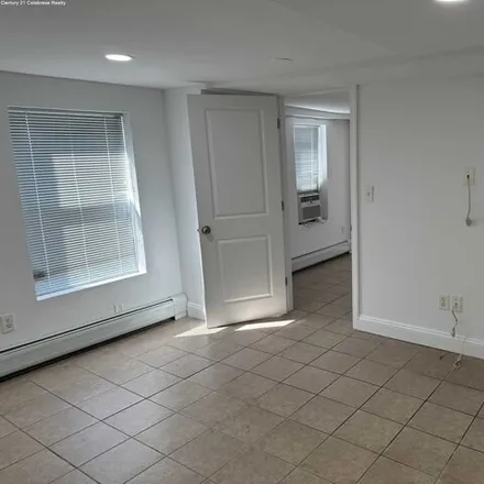 Image 6 - 582 Fairview Avenue, Fairview, NJ 07022, USA - Apartment for rent