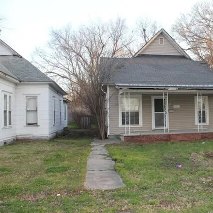Buy this 2 bed house on 615 East 9th Street in Pittsburg, KS 66762