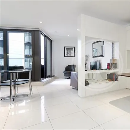 Image 1 - Galbraith Street, Cubitt Town, London, E14 3NB, United Kingdom - Apartment for rent