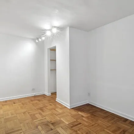 Rent this 1 bed townhouse on 35 East 38th Street in New York, NY 10016