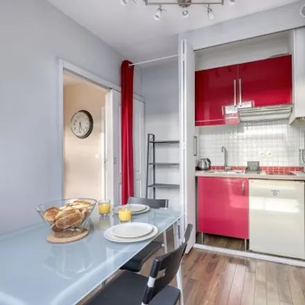 Image 5 - 18 Rue de Magdebourg, 75116 Paris, France - Apartment for rent