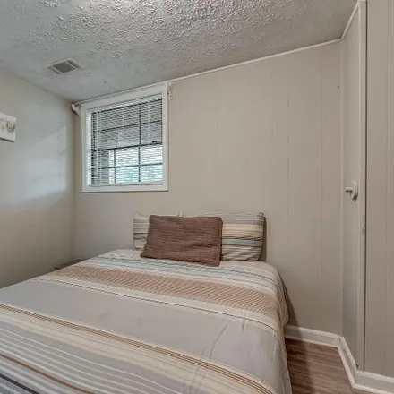 Rent this 1 bed room on Cordova