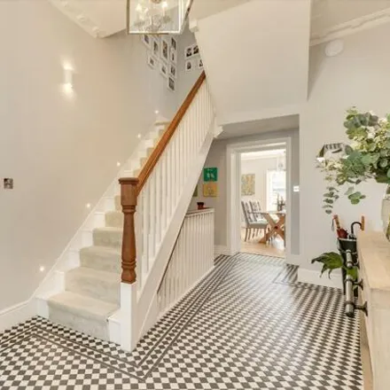 Image 5 - Crescent Grove, London, SW4 7AG, United Kingdom - Townhouse for sale