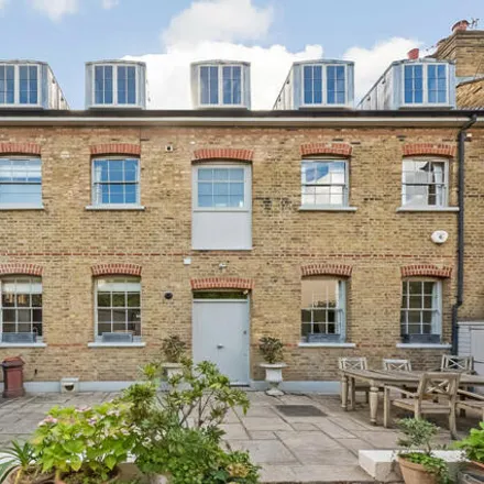 Buy this 4 bed duplex on 19 Straightsmouth in London, SE10 9LB