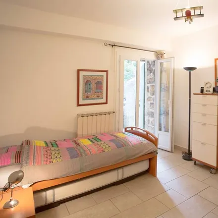 Rent this 2 bed house on 83320 Carqueiranne