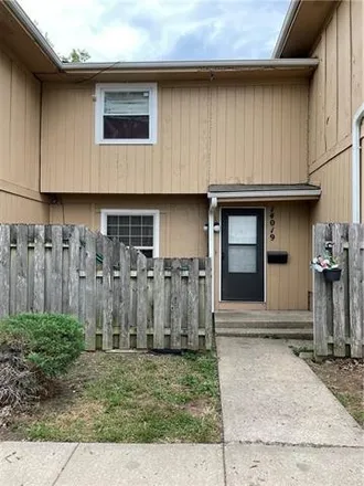 Buy this 3 bed townhouse on 14019 Dunbar Court in Grandview, MO 64030