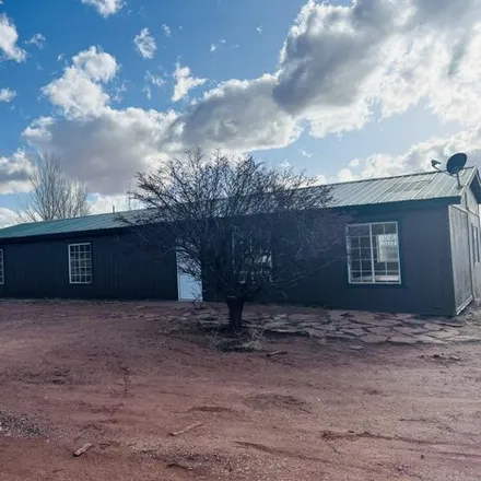 Buy this 5 bed house on 5299 Sour Dough Road in Navajo County, AZ 85937