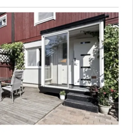 Rent this 4 bed house on Elsbyvägen 52 in 162 70 Stockholm, Sweden