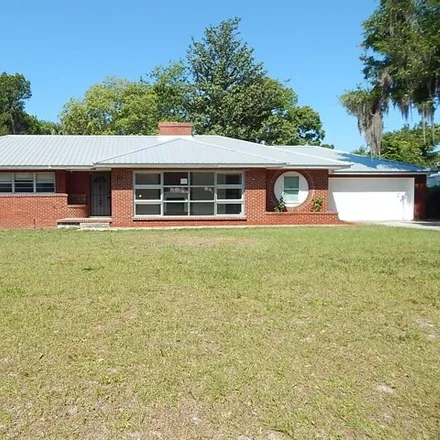 Buy this 3 bed house on 1574 Prospect Street in Palatka, FL 32177