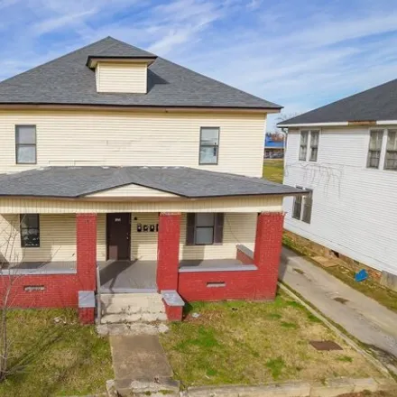 Buy this studio house on 484 Beasley Street in Jackson, TN 38301