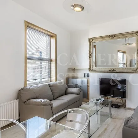 Rent this 2 bed apartment on High Road in Willesden Green, London