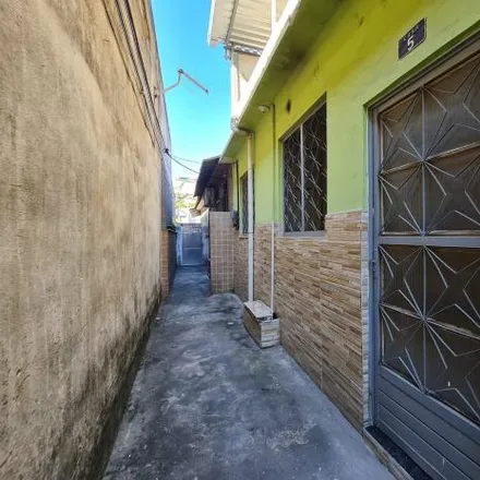 Rent this 1 bed house on Avenida Doutor Roberto Silveira in Agostinho Porto, São João de Meriti - RJ