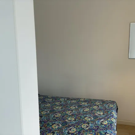 Rent this 5 bed room on Viale Ca' Granda - Via Valfurva in Viale Ca' Granda, 20162 Milan MI